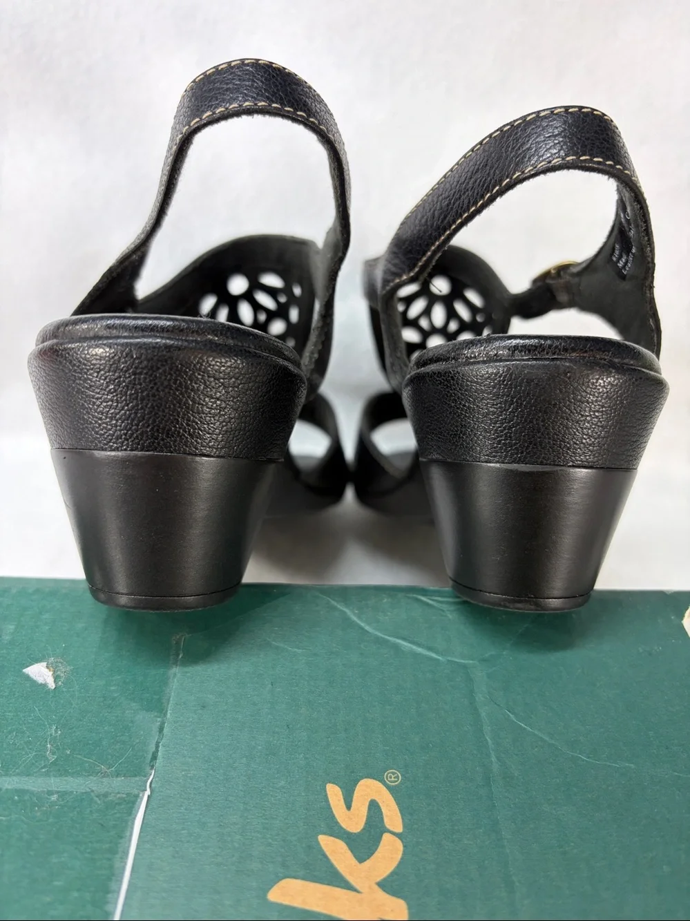 8W 8 wide Clarks Bendables Black Women's Wedge Slingback Sandals laser cut vamp